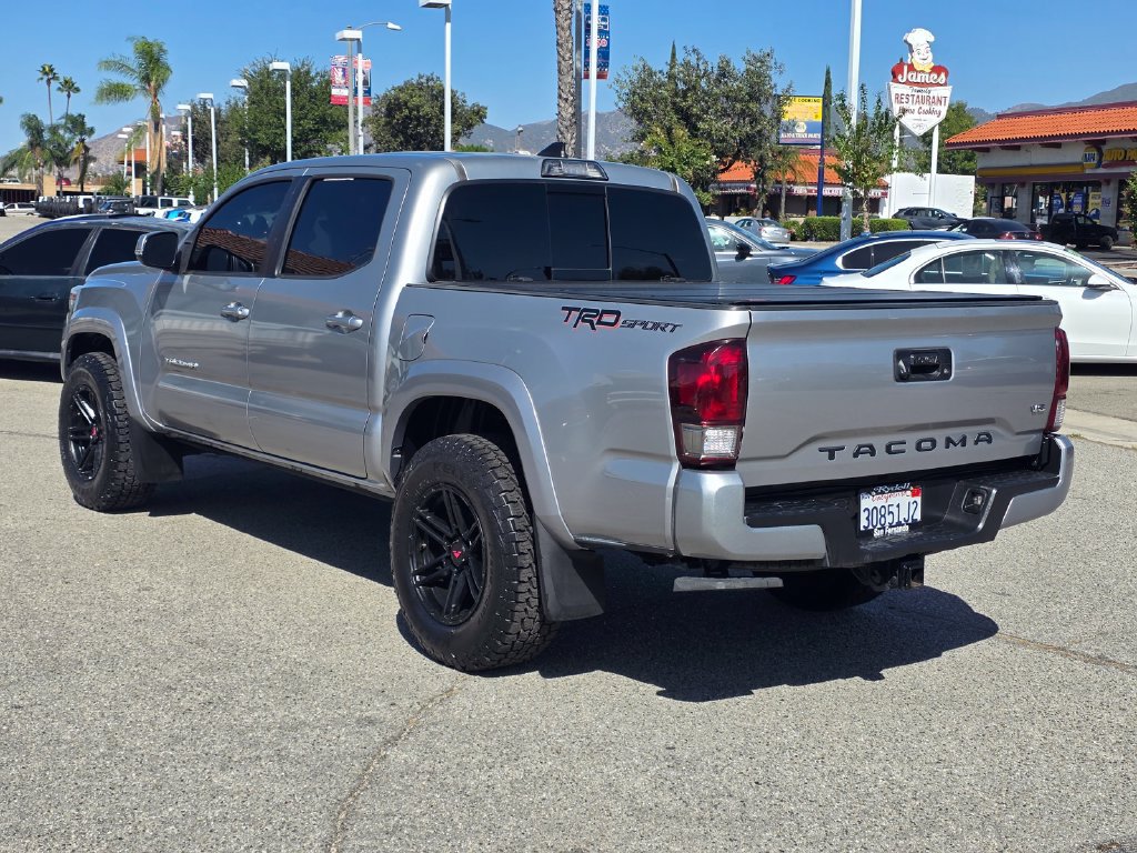 Used 2017 Toyota Tacoma TRD Sport w/ Tow Package RWD image 6