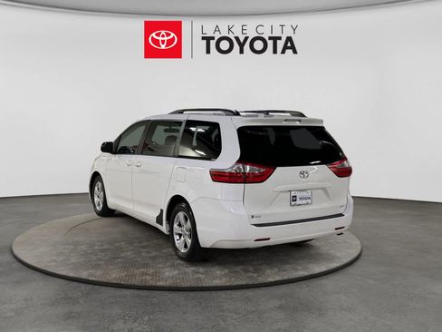 Used 2017 Toyota Sienna LE FWD image 5