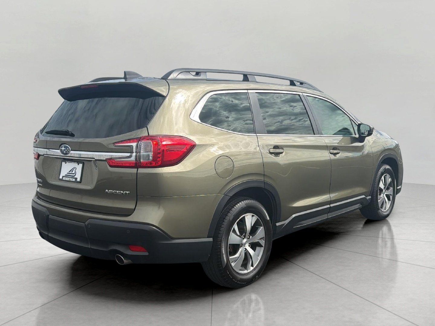 Used 2024 Subaru Ascent Premium w/ Convenience Package AWD/4WD image 3
