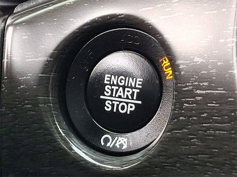 Used 2018 Jeep Grand Cherokee Altitude image 25