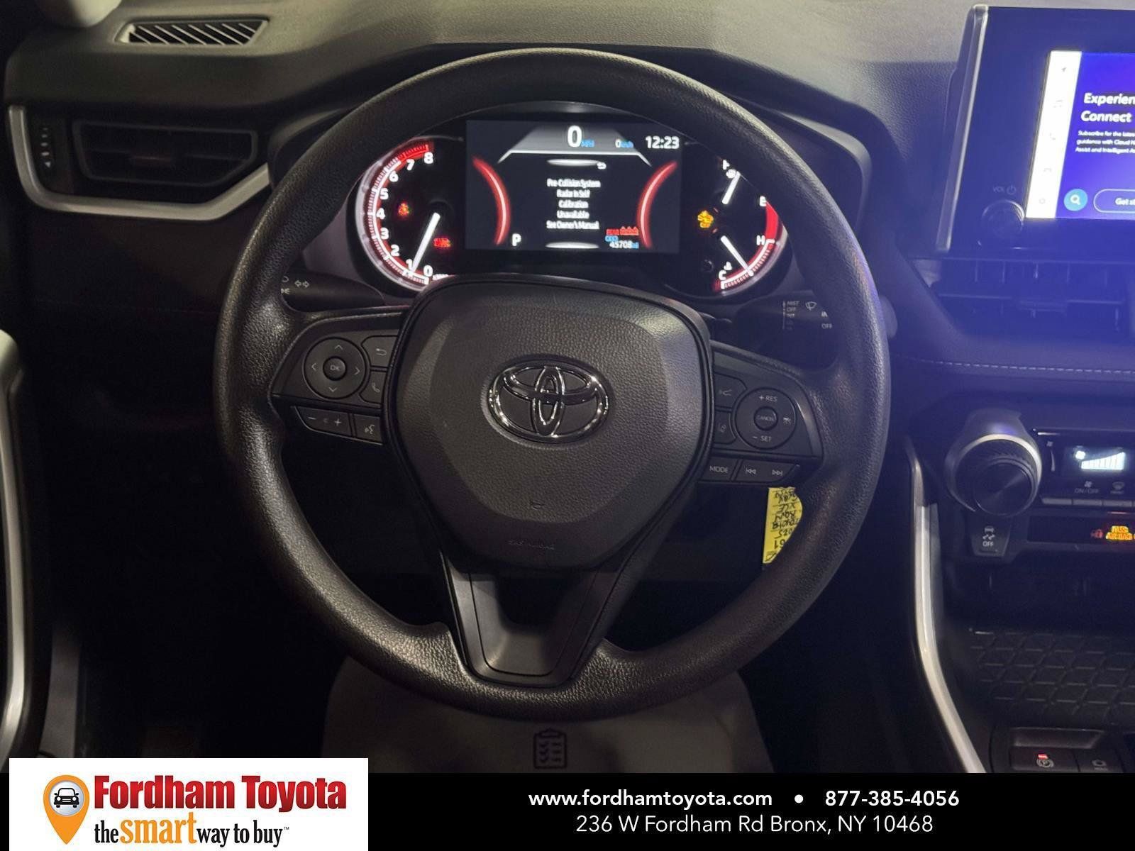 Used 2025 Toyota RAV4 LE AWD/4WD image 14