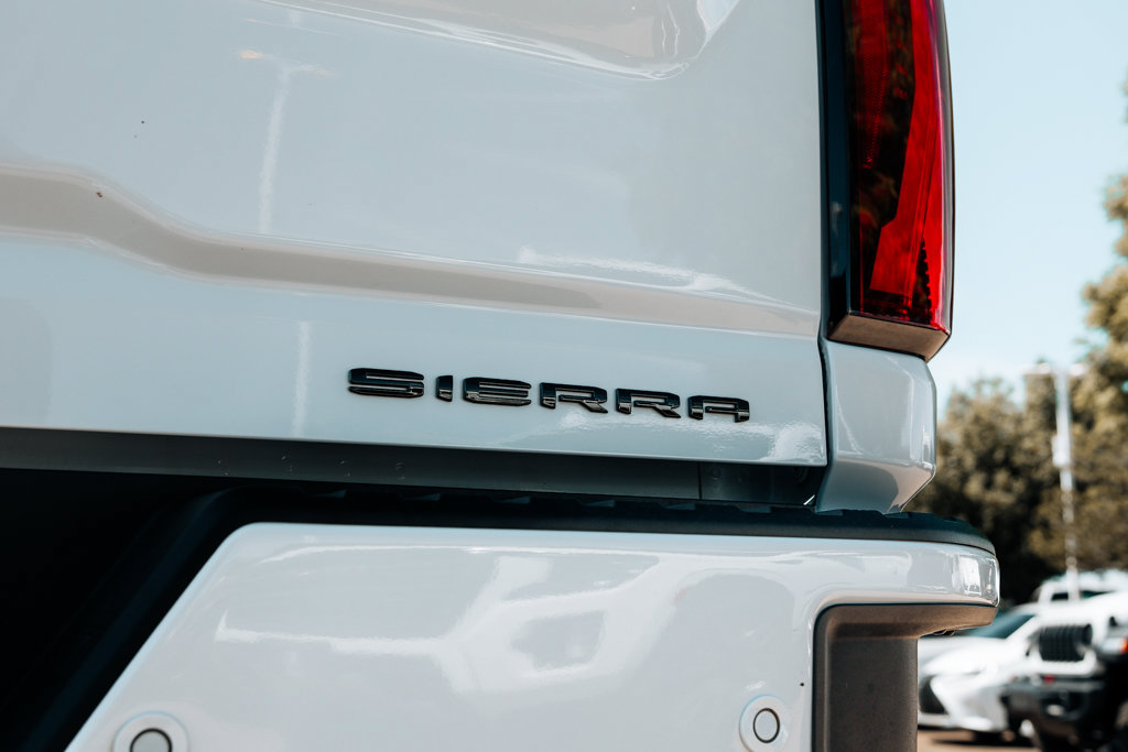 Used 2026 GMC Sierra 3500 Denali Ultimate w/ LPO, Black Badging Package AWD/4WD image 16