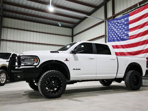 Used 2021 RAM 2500 Laramie w/ Night Edition image 4