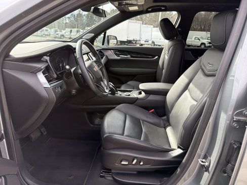 Used 2023 Cadillac XT6 Premium Luxury image 16