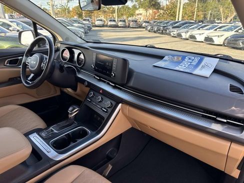 Used 2024 Kia Carnival LX image 17