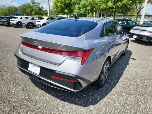 New 2025 Hyundai Elantra Limited image 3