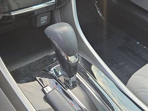 Used 2017 Honda Accord EX image 12