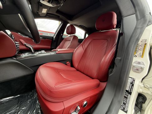 Used 2022 Maserati Quattroporte Modena Q4 image 12