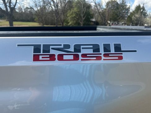 Used 2022 Chevrolet Silverado 1500 LT Trail Boss w/ Convenience Package II image 6