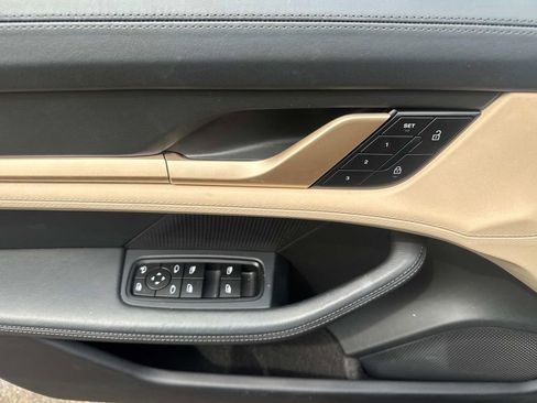 Used 2025 Porsche Taycan 4S image 21