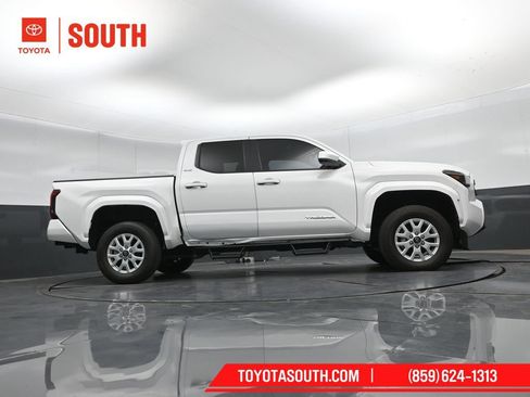 Used 2024 Toyota Tacoma SR5 AWD/4WD image 35