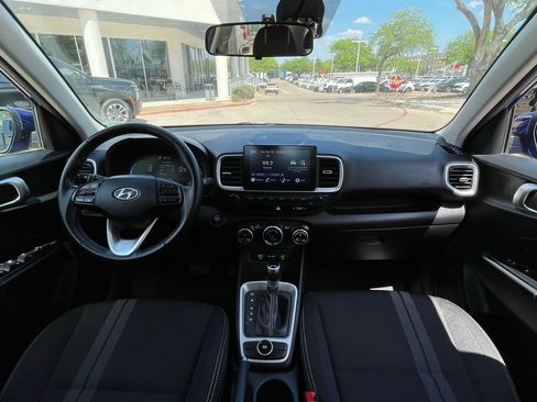 Used 2025 Hyundai Venue SEL FWD image 10