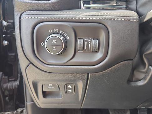 Used 2026 RAM 1500 Limited w/ Body Color Bumper Group AWD/4WD image 28