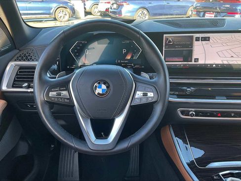 Used 2025 BMW X5 sDrive40i w/ Premium Package image 8