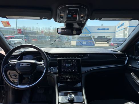 Used 2024 Jeep Grand Cherokee Altitude AWD/4WD image 27