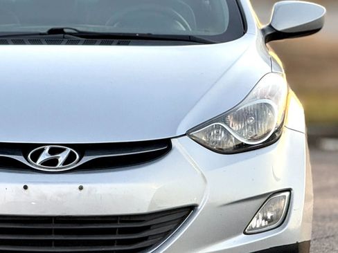 Used 2013 Hyundai Elantra GLS w/ Preferred Pkg image 12