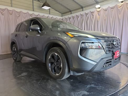 Used 2025 Nissan Rogue SV FWD image 10