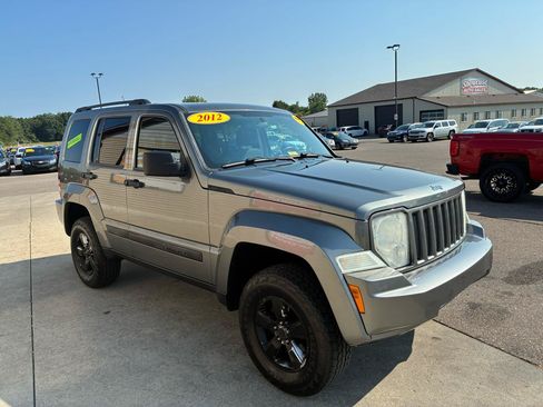 Used 2012 Jeep Liberty Sport w/ Popular Equipment Group AWD/4WD image 3