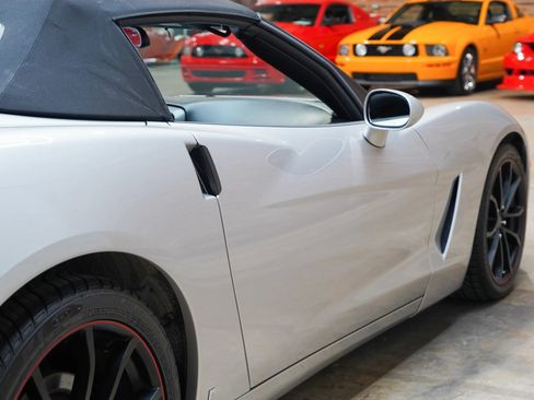 Used 2006 Chevrolet Corvette Convertible w/ Preferred Equipment Group RWD image 16