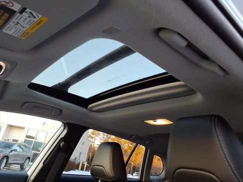 Used 2022 Toyota Corolla Cross XLE image 14