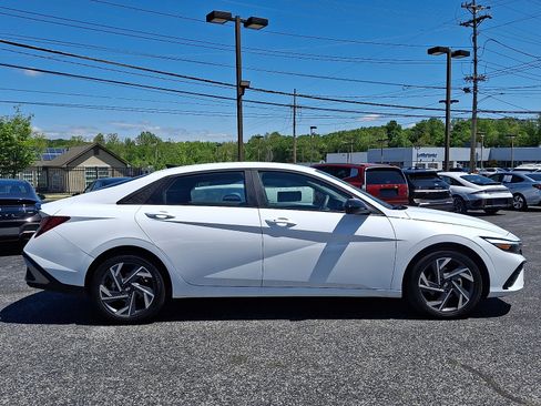 Certified 2025 Hyundai Elantra Sport FWD image 7