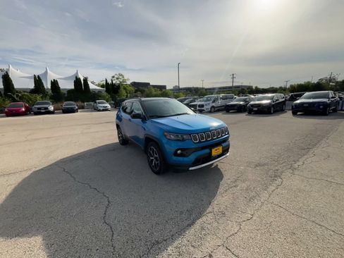 Used 2025 Jeep Compass Limited AWD/4WD image 3