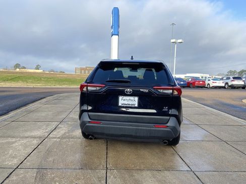 Used 2024 Toyota RAV4 LE image 9