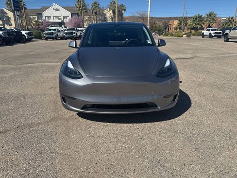 Used 2025 Tesla Model Y Long Range image 2