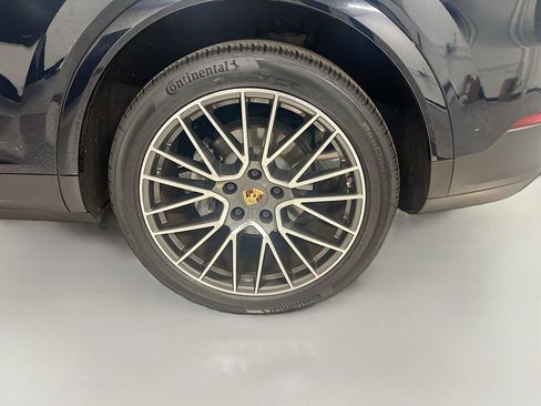 Certified 2021 Porsche Cayenne AWD/4WD image 35