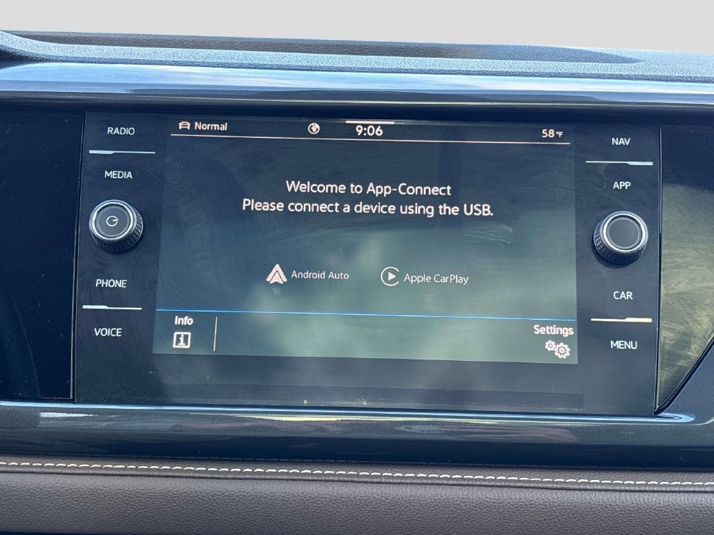 Certified 2024 Volkswagen Taos SEL AWD/4WD image 23