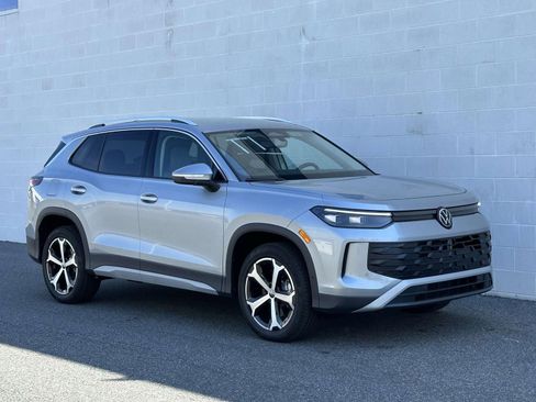 New 2026 Volkswagen Tiguan SE image 8