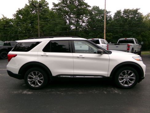 Used 2022 Ford Explorer XLT w/ Equipment Group 202A AWD/4WD image 10