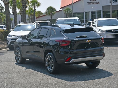 Used 2024 Chevrolet Trax LT w/ Driver Confidence Package image 3