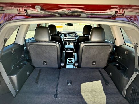 Used 2019 Toyota Highlander XLE FWD image 29