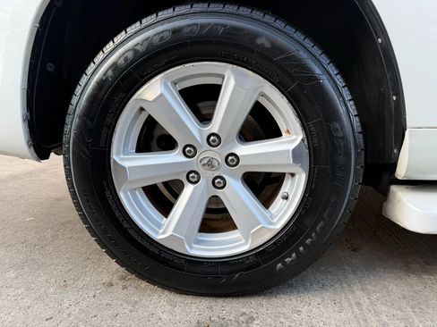 Used 2010 Toyota Highlander SE image 30