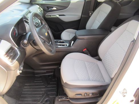 Used 2019 Chevrolet Equinox LS w/ LS Convenience Package FWD image 16