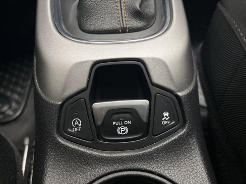 Used 2018 Jeep Compass Latitude w/ Cold Weather Group image 47