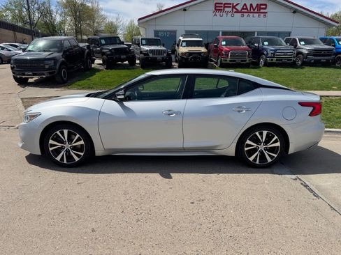Used 2017 Nissan Maxima 3.5 SV FWD image 2