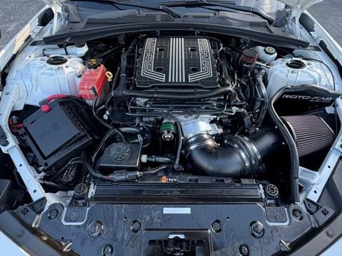 Used 2019 Chevrolet Camaro ZL1 image 2