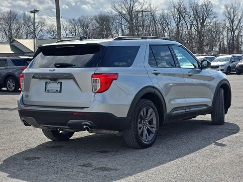 Used 2023 Ford Explorer XLT w/ Equipment Group 202A image 7