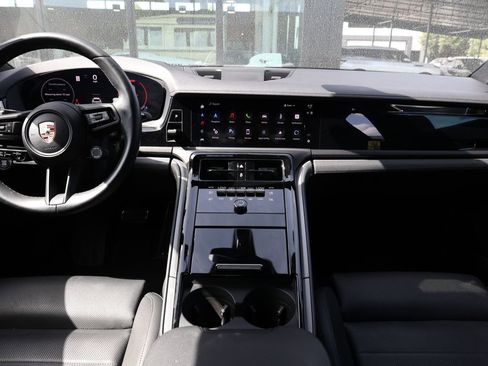 Used 2025 Porsche Panamera RWD image 27
