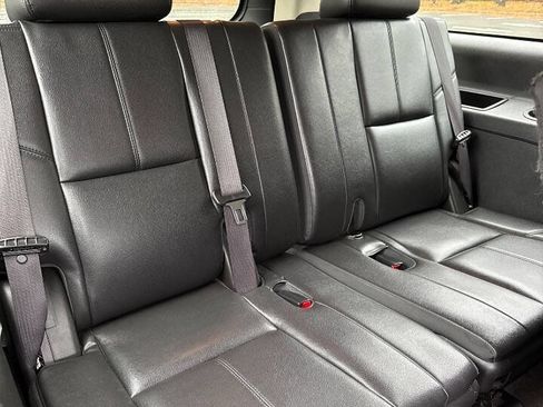 Used 2013 Chevrolet Suburban LT w/ Luxury Package image 17