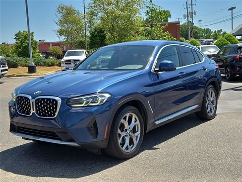 Used 2022 BMW X4 xDrive30i AWD/4WD image 2