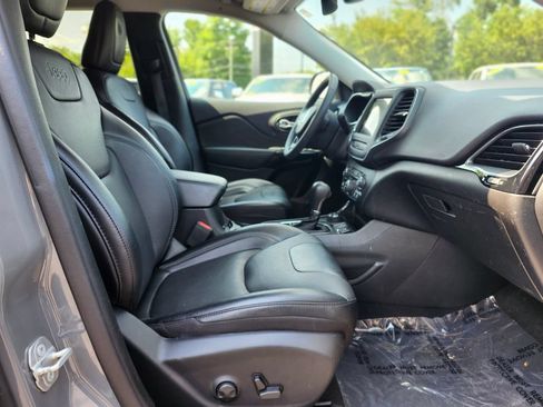 Used 2023 Jeep Cherokee Altitude Lux AWD/4WD image 11