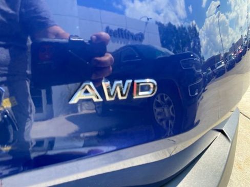 Used 2023 Nissan Rogue S AWD/4WD image 5