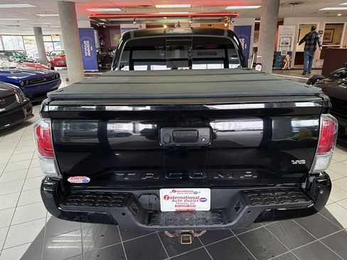 Used 2017 Toyota Tacoma TRD Off-Road image 7