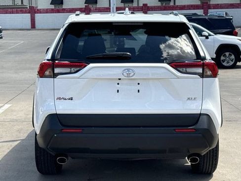 Used 2025 Toyota RAV4 XLE FWD image 5