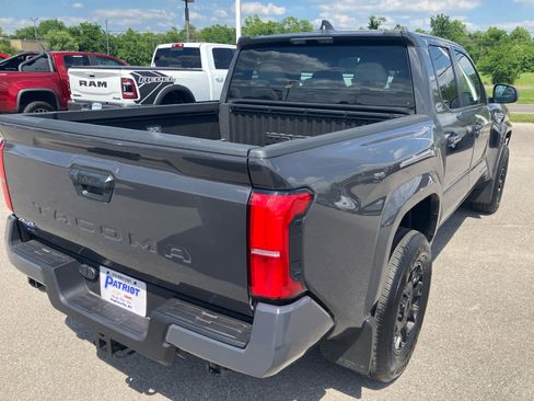 Used 2025 Toyota Tacoma SR5 AWD/4WD image 7