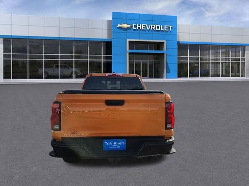 Used 2025 Chevrolet Colorado Z71 w/ Technology Package AWD/4WD image 4