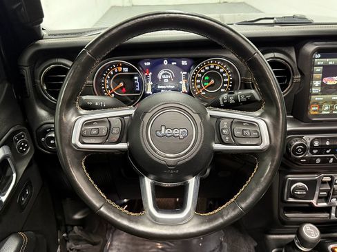 Used 2022 Jeep Wrangler Unlimited Sahara AWD/4WD image 15
